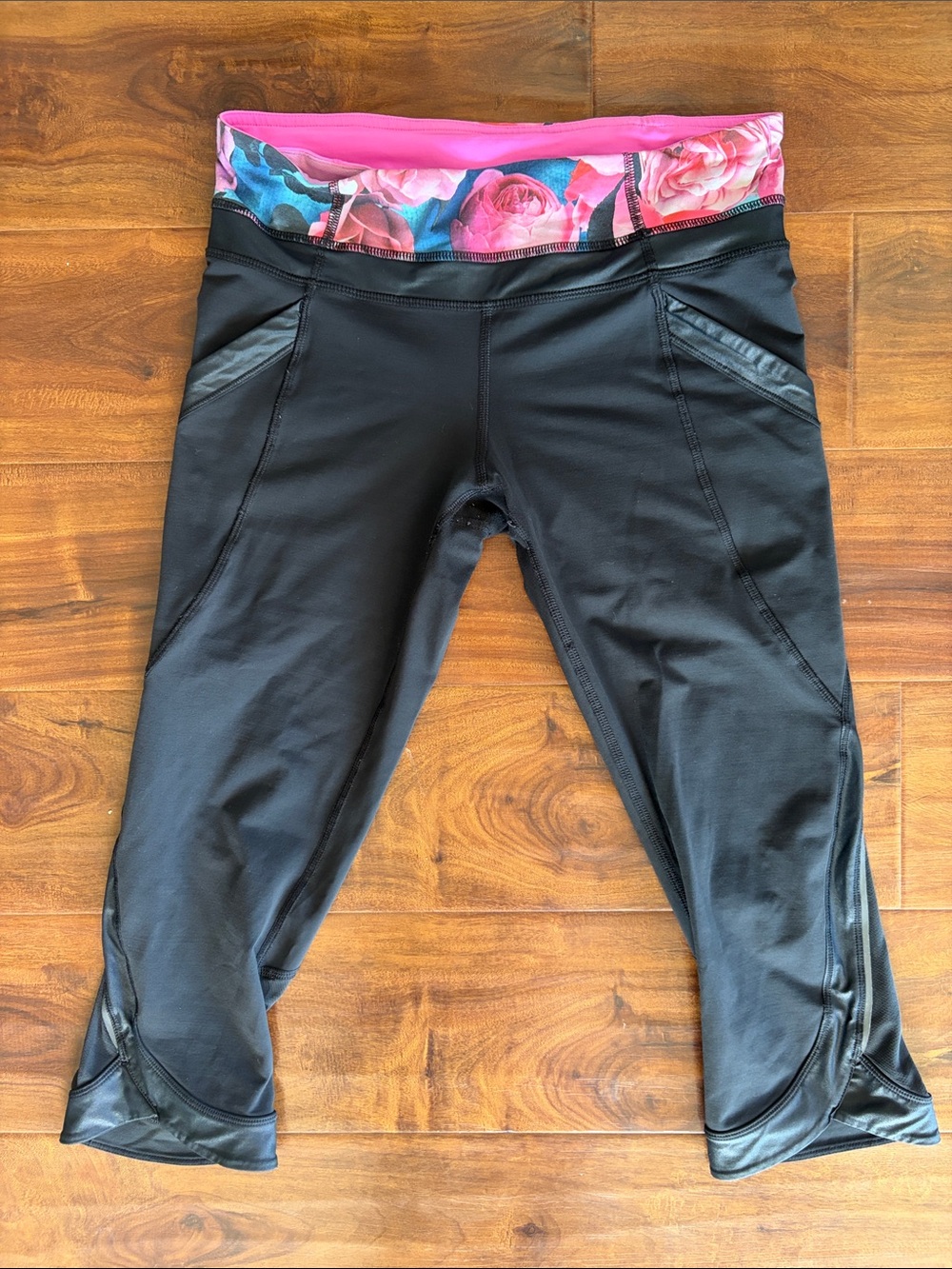 lululemon athletica Black Capri Leggings w/Pink Floral Waistband - EUC - Size 6